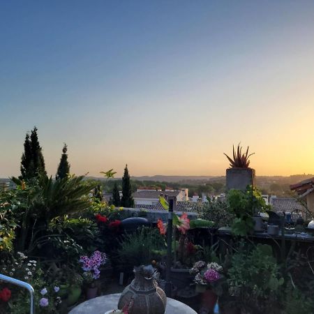 Appartement Un nid sur les toits à Avignon Extérieur photo